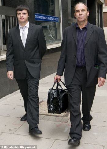 Hacker mắc bệnh tự kỷ đe dọa “đế chế” Facebook - 1