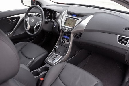 Hyundai trình làng bản coupe và hatchback của xe Elantra - 5 Hyundai trình làng bản coupe và hatchback của xe Elantra - 5