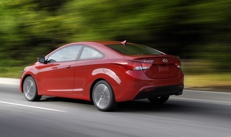 Hyundai trình làng bản coupe và hatchback của xe Elantra - 2 Hyundai trình làng bản coupe và hatchback của xe Elantra - 2
