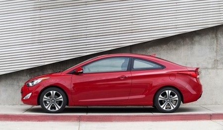 Hyundai trình làng bản coupe và hatchback của xe Elantra - 4 Hyundai trình làng bản coupe và hatchback của xe Elantra - 4