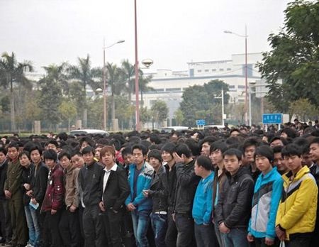 Hình ảnh hiếm có bên trong nhà máy iPhone ở Trung Quốc - 15 Hình ảnh hiếm có bên trong nhà máy iPhone ở Trung Quốc - 15