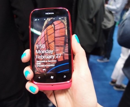 Nokia “tấn công” MWC 2012 với loạt điện thoại giá rẻ - 1 Nokia “tấn công” MWC 2012 với loạt điện thoại giá rẻ - 1