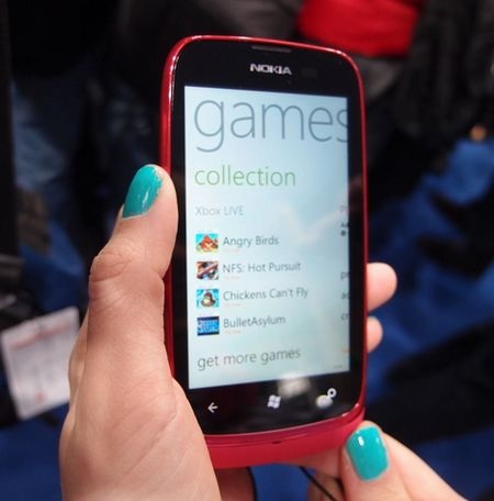 Nokia “tấn công” MWC 2012 với loạt điện thoại giá rẻ - 3 Nokia “tấn công” MWC 2012 với loạt điện thoại giá rẻ - 3