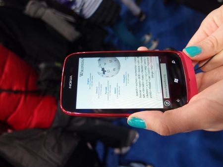 Nokia “tấn công” MWC 2012 với loạt điện thoại giá rẻ - 4 Nokia “tấn công” MWC 2012 với loạt điện thoại giá rẻ - 4
