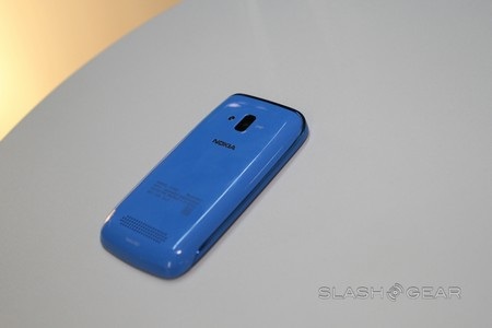 Nokia “tấn công” MWC 2012 với loạt điện thoại giá rẻ - 5 Nokia “tấn công” MWC 2012 với loạt điện thoại giá rẻ - 5