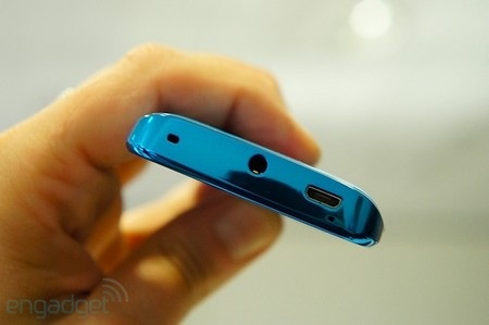 Nokia “tấn công” MWC 2012 với loạt điện thoại giá rẻ - 9 Nokia “tấn công” MWC 2012 với loạt điện thoại giá rẻ - 9