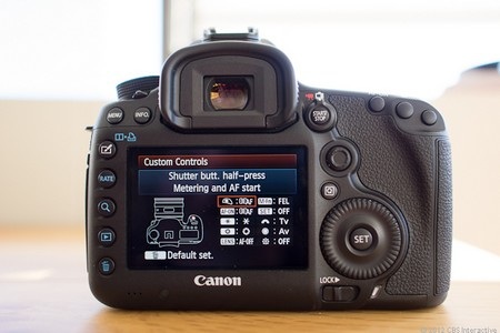 “Siêu phẩm” máy ảnh DSLR mới của Canon trình làng - 4 “Siêu phẩm” máy ảnh DSLR mới của Canon trình làng