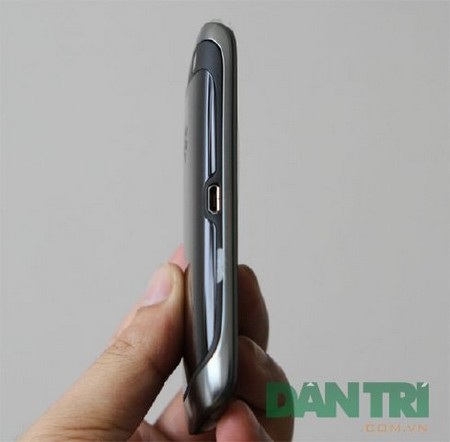 Đập hộp BlackBerry Curve cảm ứng giá rẻ tại Việt Nam - 5 Đập hộp BlackBerry Curve cảm ứng giá rẻ tại Việt Nam
