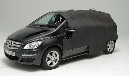 Mercedes gây ấn tượng với chiếc xe “vô hình” - 3 Mercedes gây ấn tượng với chiếc xe “vô hình”