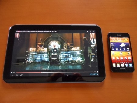 Cận cảnh máy tính bảng cỡ “khủng” của Toshiba