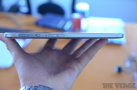 Cận cảnh máy tính bảng cỡ “khủng” của Toshiba