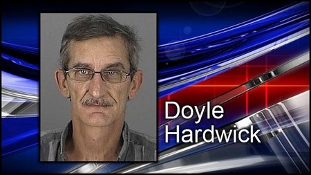 Gọi điện thoại “mách” cảnh sát vì bị vợ cấm vào Facebook