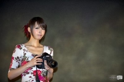 Người mẫu “nóng bỏng” bên máy ảnh DSLR của Nikon - 3 Người mẫu “nóng bỏng” bên máy ảnh DSLR của Nikon