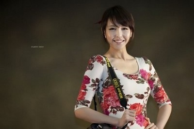 Người mẫu “nóng bỏng” bên máy ảnh DSLR của Nikon - 5 Người mẫu “nóng bỏng” bên máy ảnh DSLR của Nikon