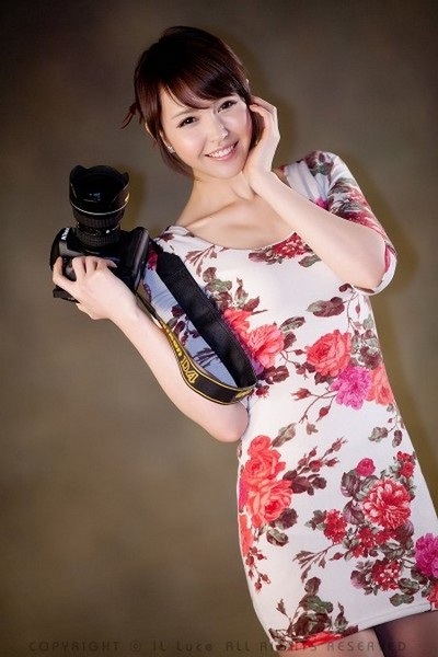 Người mẫu “nóng bỏng” bên máy ảnh DSLR của Nikon - 52 Người mẫu “nóng bỏng” bên máy ảnh DSLR của Nikon
