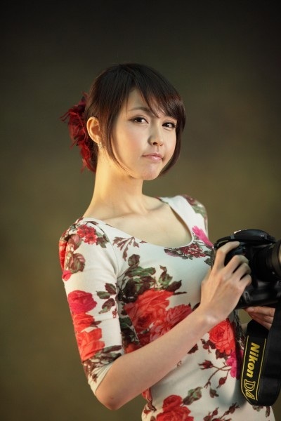 Người mẫu “nóng bỏng” bên máy ảnh DSLR của Nikon - 30 Người mẫu “nóng bỏng” bên máy ảnh DSLR của Nikon