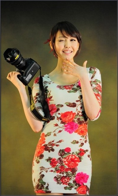 Người mẫu “nóng bỏng” bên máy ảnh DSLR của Nikon - 53 Người mẫu “nóng bỏng” bên máy ảnh DSLR của Nikon