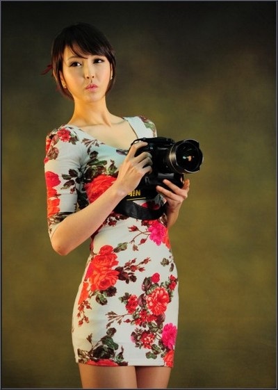 Người mẫu “nóng bỏng” bên máy ảnh DSLR của Nikon - 44 Người mẫu “nóng bỏng” bên máy ảnh DSLR của Nikon