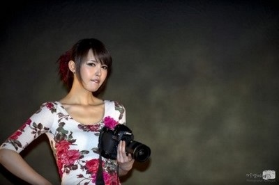 Người mẫu “nóng bỏng” bên máy ảnh DSLR của Nikon - 6 Người mẫu “nóng bỏng” bên máy ảnh DSLR của Nikon
