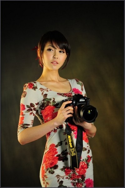 Người mẫu “nóng bỏng” bên máy ảnh DSLR của Nikon - 40 Người mẫu “nóng bỏng” bên máy ảnh DSLR của Nikon