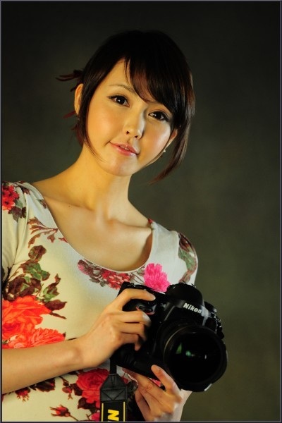 Người mẫu “nóng bỏng” bên máy ảnh DSLR của Nikon - 43 Người mẫu “nóng bỏng” bên máy ảnh DSLR của Nikon