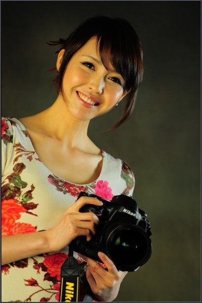 Người mẫu “nóng bỏng” bên máy ảnh DSLR của Nikon - 45 Người mẫu “nóng bỏng” bên máy ảnh DSLR của Nikon