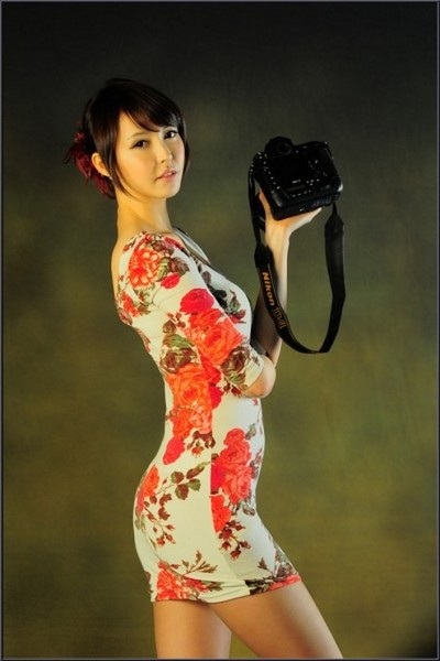 Người mẫu “nóng bỏng” bên máy ảnh DSLR của Nikon - 42 Người mẫu “nóng bỏng” bên máy ảnh DSLR của Nikon