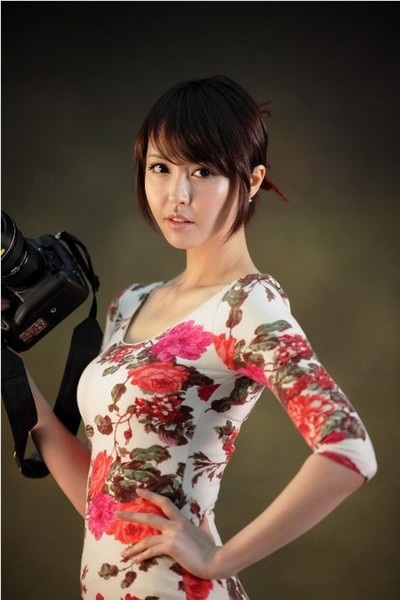 Người mẫu “nóng bỏng” bên máy ảnh DSLR của Nikon - 50 Người mẫu “nóng bỏng” bên máy ảnh DSLR của Nikon