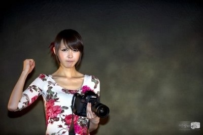 Người mẫu “nóng bỏng” bên máy ảnh DSLR của Nikon - 7 Người mẫu “nóng bỏng” bên máy ảnh DSLR của Nikon