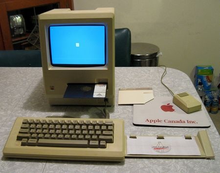 Máy tính Mac đời đầu cực hiếm giá hơn 2 tỷ đồng