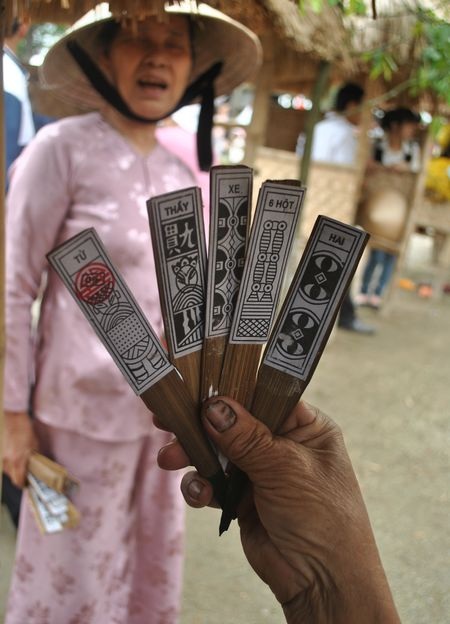 Nét Huế trong “Chợ quê ngày hội”