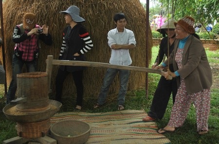 Nét Huế trong “Chợ quê ngày hội”