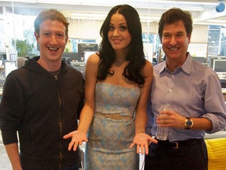 Những ai được hưởng lợi nhất sau khi Facebook "lên sàn"? - 2