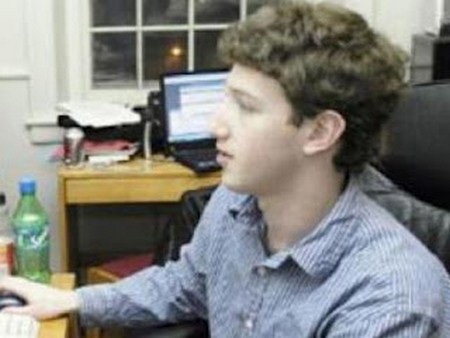 Những bức ảnh “độc” hiếm thấy về “ông chủ” Facebook - 4 Những bức ảnh “độc” hiếm thấy về “ông chủ” Facebook