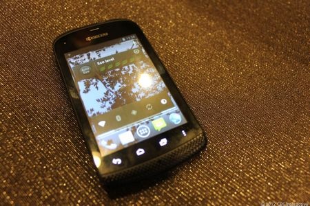 Cận cảnh smartphone Android 4.0 có khả năng chống nước