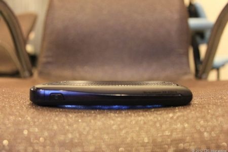 Cận cảnh smartphone Android 4.0 có khả năng chống nước