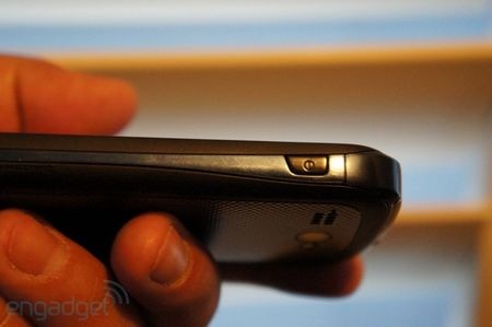 Cận cảnh smartphone Android 4.0 có khả năng chống nước