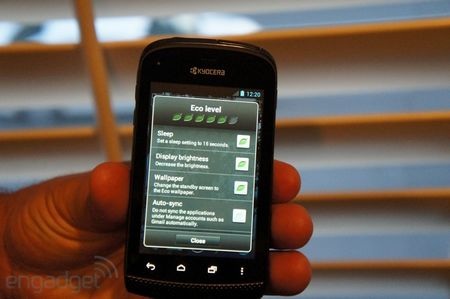 Cận cảnh smartphone Android 4.0 có khả năng chống nước