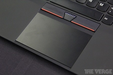 Lenovo trình làng ultrabook có vỏ bằng sợi carbon siêu nhẹ