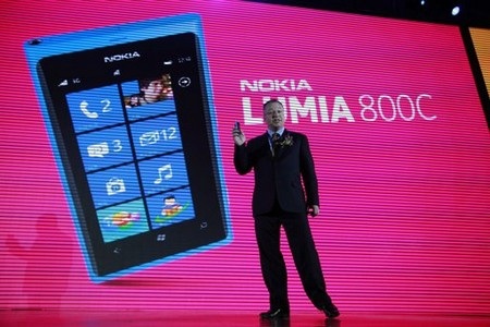Nokia bị “người nhà” khởi kiện vì “ba hoa” về Windows Phone