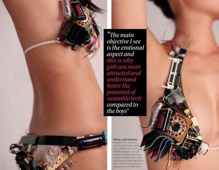 Nóng bỏng bộ bikini làm từ… linh kiện máy tính