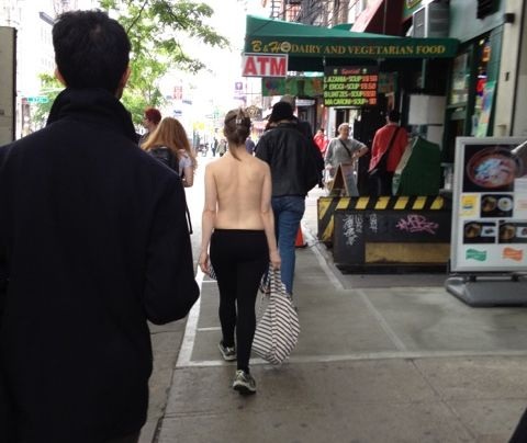 Thiếu nữ khỏa thân… đòi bình đẳng giới