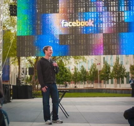 Một tuần đặc biệt khó quên của “ông chủ” Facebook - 3 Một tuần đặc biệt khó quên của “ông chủ” Facebook