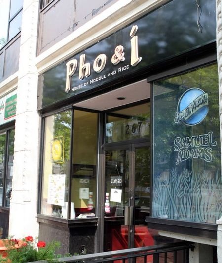 Gia đình vợ của “ông chủ” Facebook đã từng sống ở Việt Nam