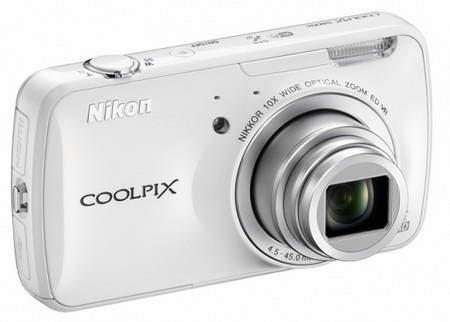 Coolpix S800c với vẻ ngoài không có gì quá đặc biệt
