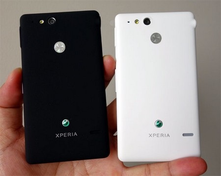 2 phiên bản màu trắng và màu đen