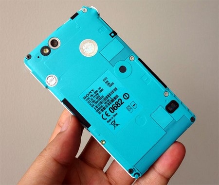 Mặt sau khi chưa được bọc lớp vỏ bảo vệ…