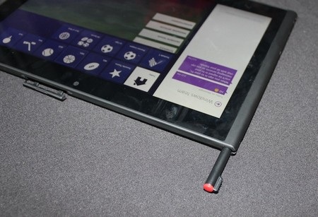 Viết stylus kèm theo máy để ghi trực tiếp lên màn hình