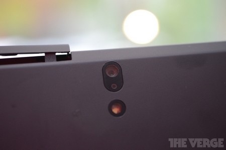 Camera 8 megapixel ở mặt sau của máy