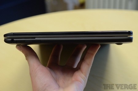 Giắc cắm phone và khe đọc thẻ nhớ